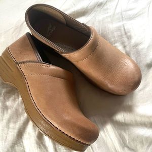 DANSKO Professional Clog- Honey 39